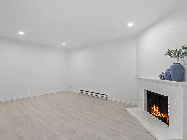 10508 NE 32nd Pl #G102 — Photo 1