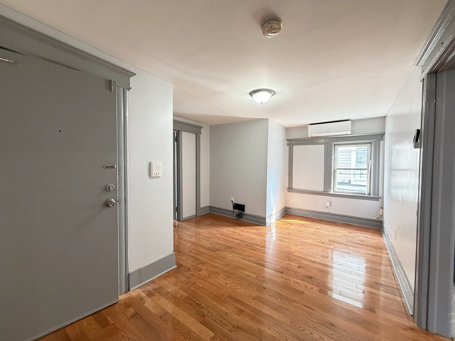 2 bed, 800 sqft, $2,000 — Photo 2