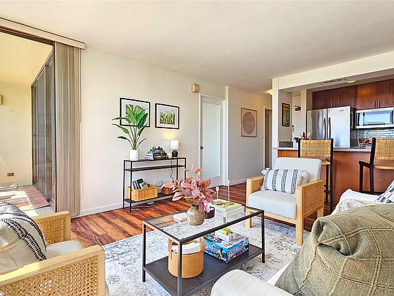 2nd image of 1054 Green St APT 607
