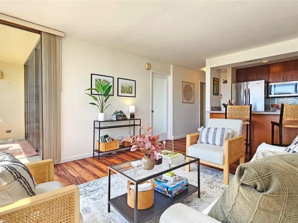 1054 Green St APT 607, Honolulu, HI 96822
