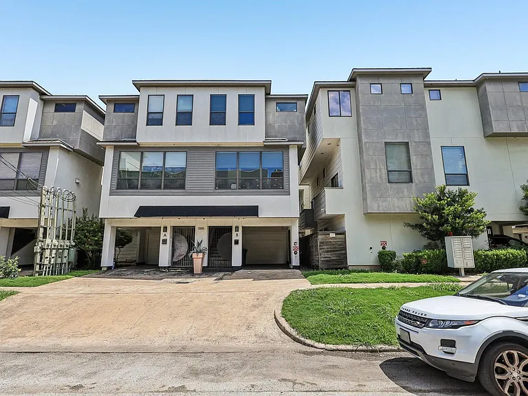 2305 Camden Dr #B — Photo 1