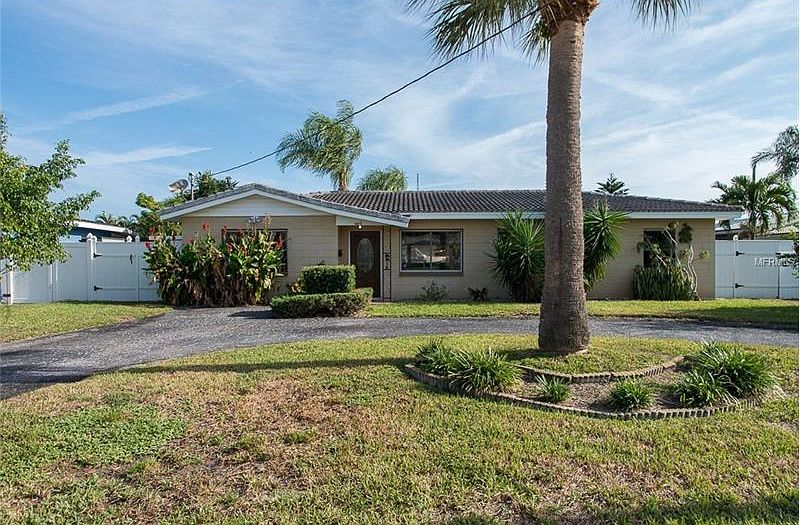 1st image of 9461 Sun Isle Dr NE