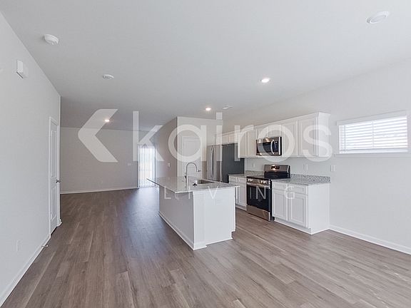 3rd image of 2579 Banyon Cir