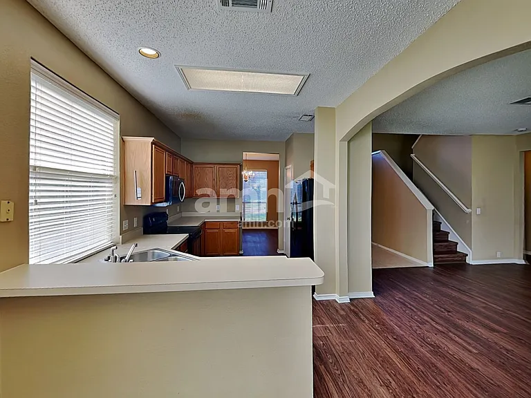 304 Double Oak Ln — Photo 3