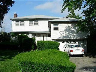 2nd image of 1528 Sylvan Ln
