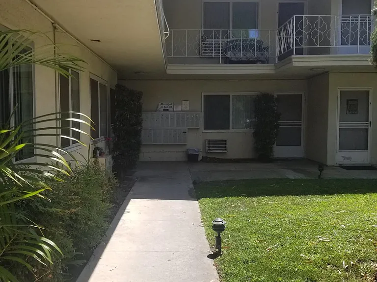 Rives Manor Downey — Photo 6