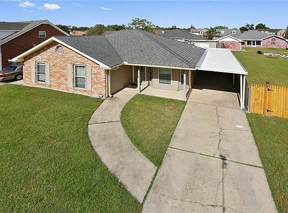 2nd image of 2912 Lakewood Dr