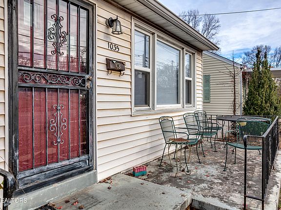 3rd image of 1035 Oglewood Ave