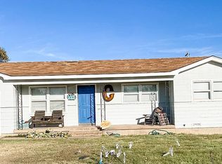 223 Farmer Ave, Stinnett, TX 79083
