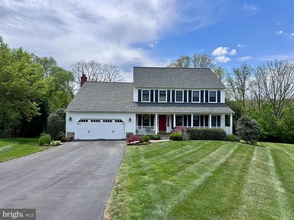 9833 Squaw Valley Dr, Vienna, VA 22182