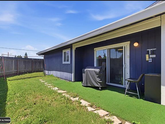 3rd image of 4901-4903 Travertine Cir