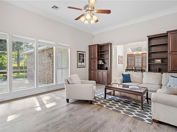 3rd image of 7121 Meadowbrook Dr