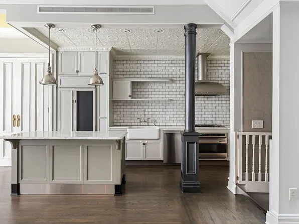 687 Greenwich St #Townhouse 6, New York, NY 10014