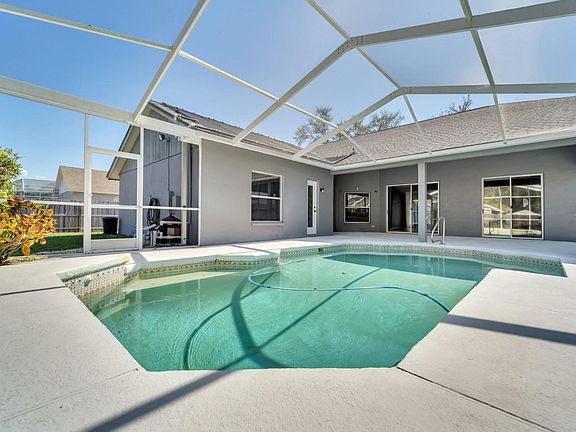 5th image of 9713 Glenpointe Dr