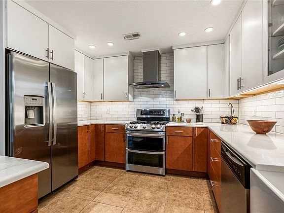 4th image of 8 Eddy Ln