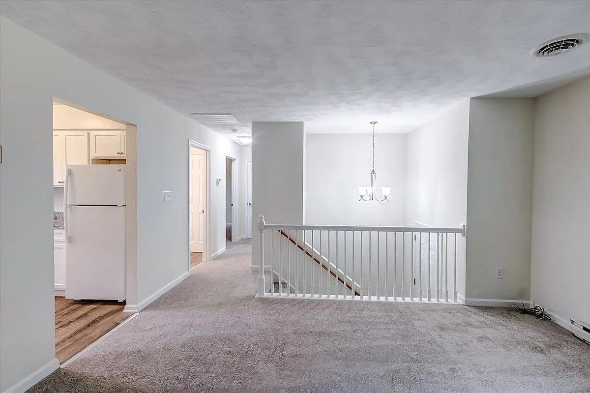 4 bed, 1.5 bath, 1220 sqft, $2,300 — Photo 4