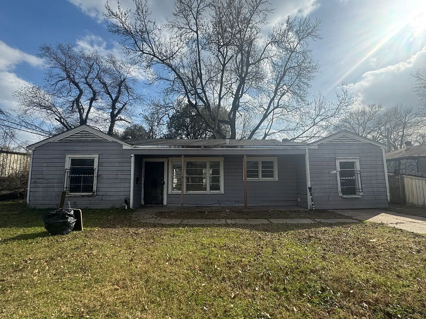 Beautiful 3 bedroom Home off Mansfield — Photo 1