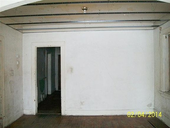 3rd image of 3902 Grace St