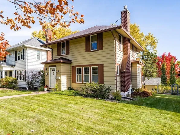 2920 E 2nd St, Duluth, MN 55812