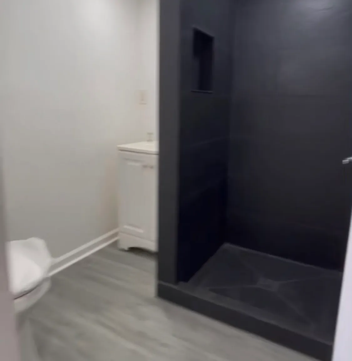 3 bed, 1250 sqft, $2,200 — Photo 4