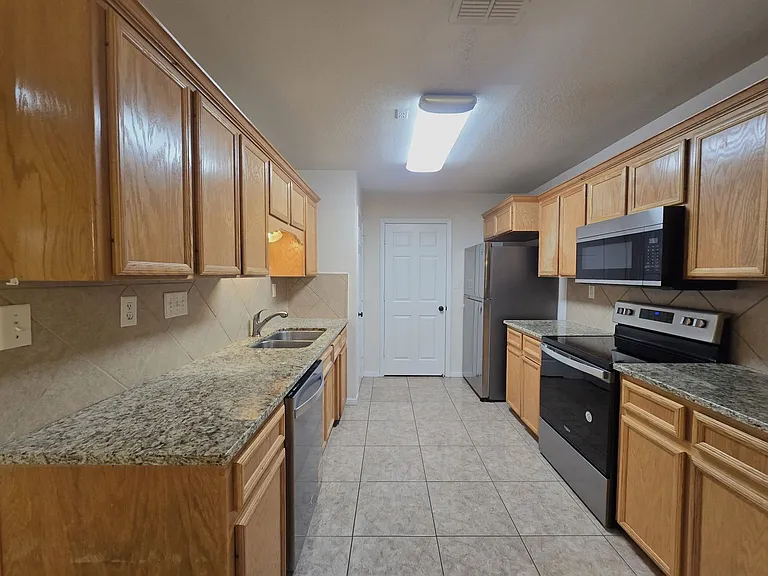 5705 Mandalay — Photo 8