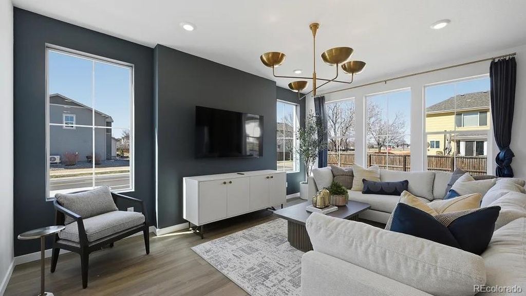 2014 Crested Lark Street