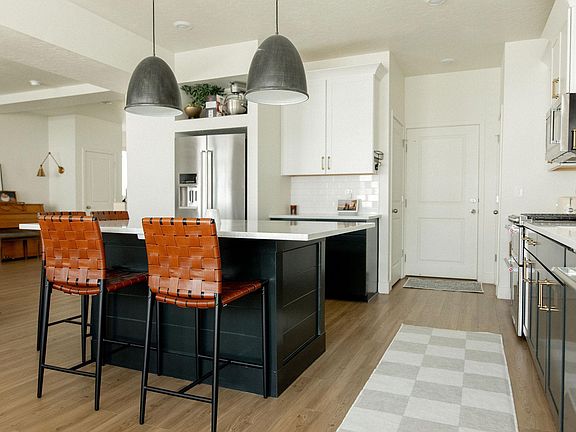 2nd image of 4122 Red Clover Dr