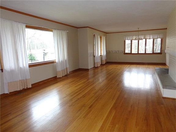 2nd image of 2745 Woodhill Dr