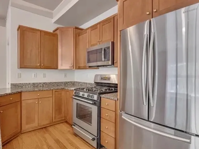 1390 Dutch Valley Pl NE — Photo 10