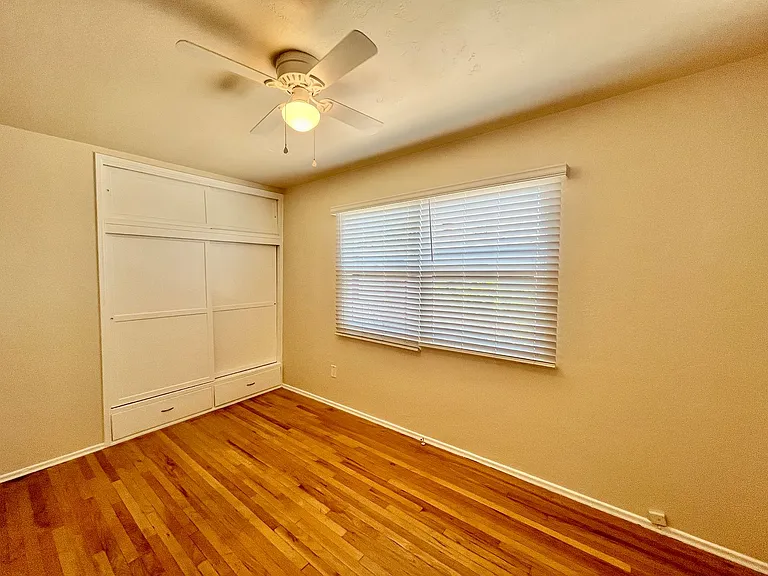 2447 Boundary St — Photo 2