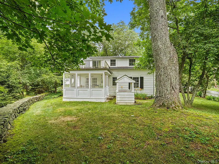 8 S Bedford Rd — Photo 3