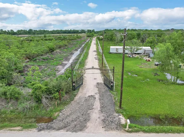 1369 N County Road 486, Dayton, TX 77535