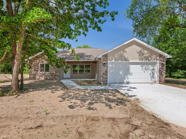 2771 Gady Pines Dr, Adrian, MI 49221