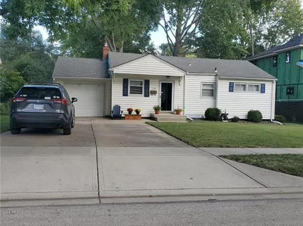 7139 Cedar St, Prairie Village, KS 66208