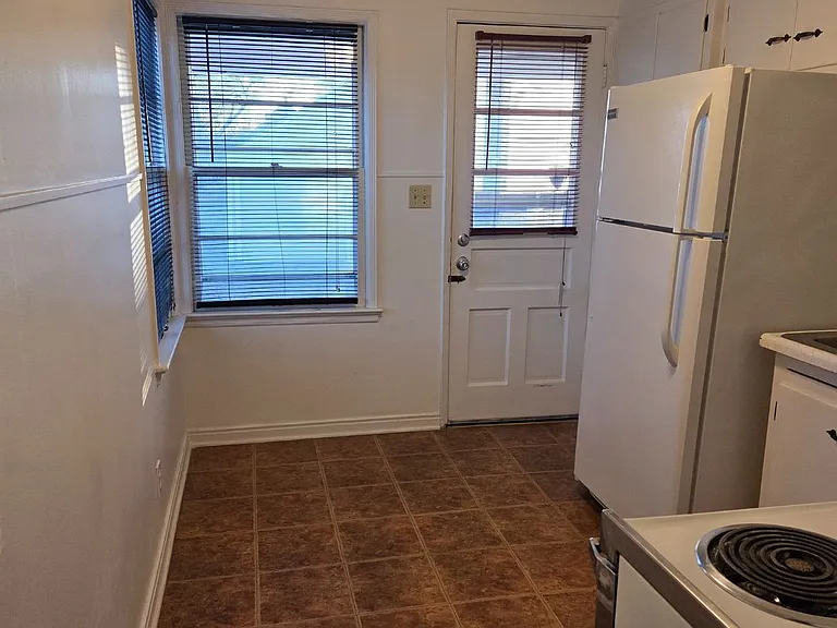 1660 N Payne Ave — Photo 2