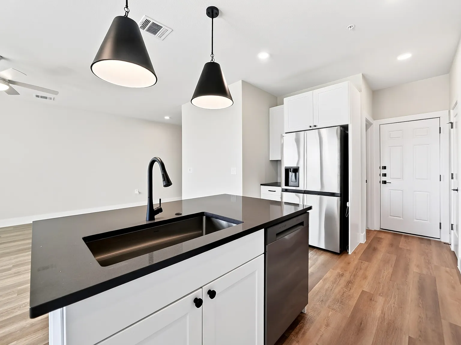 3 bed, 2.5 bath, 1798 sqft, $2,765 — Photo 4