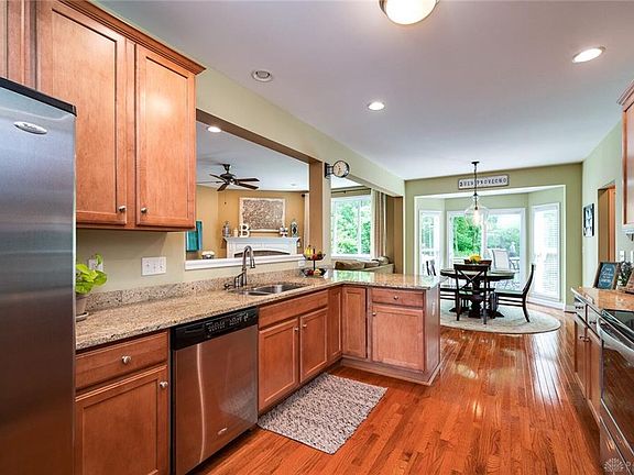 5th image of 174 Beckley Farm Way