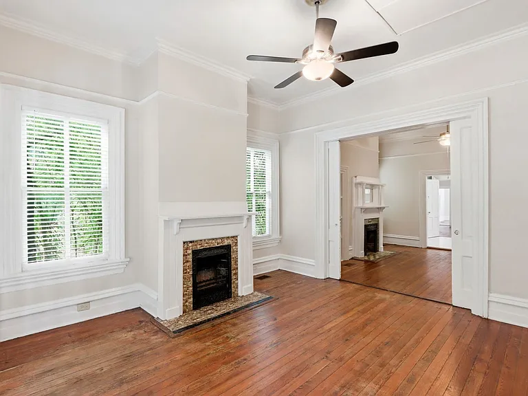 216 E Henry St #A — Photo 8