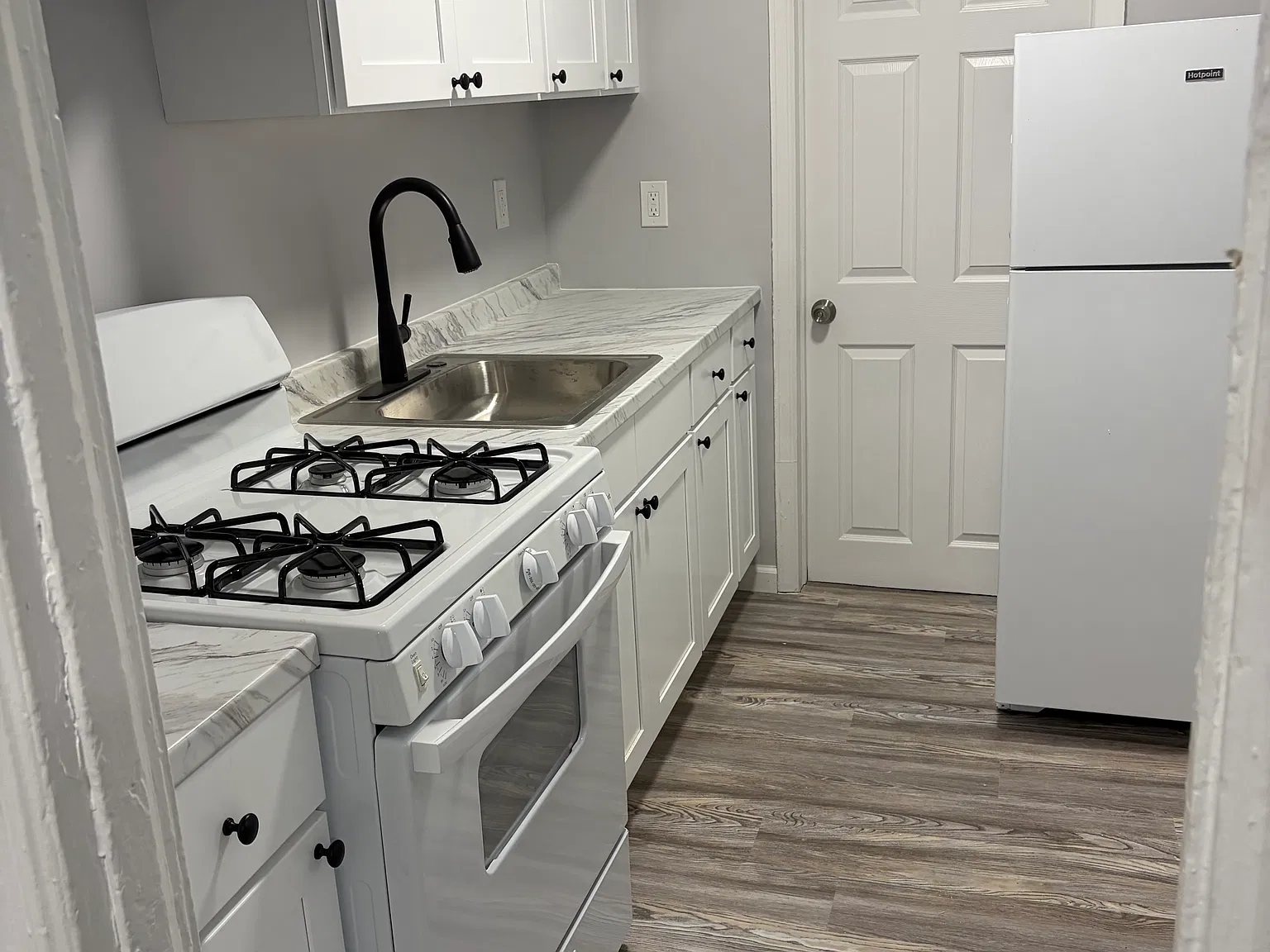 2 bed, 850 sqft, $1,450 — Photo 2