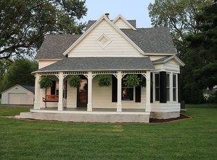 1318 S Whittle Ave, Olney, IL 62450