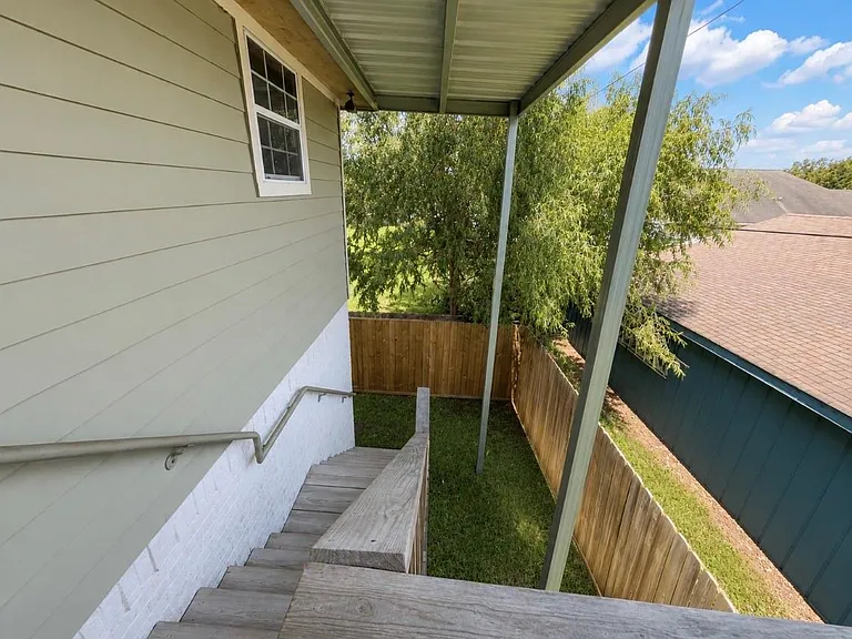 8233 Hickok Ln — Photo 15