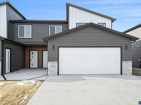 803 N Marquette Pl, Sioux Falls, SD 57110