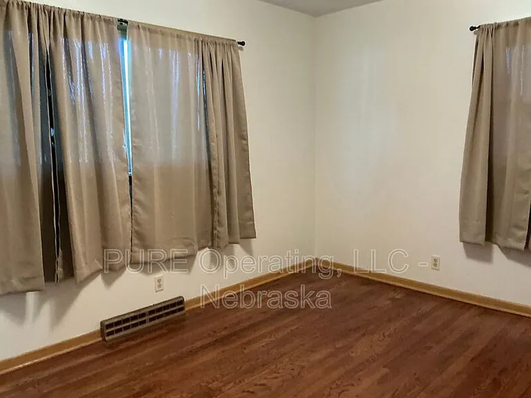 7602 Parker St — Photo 38
