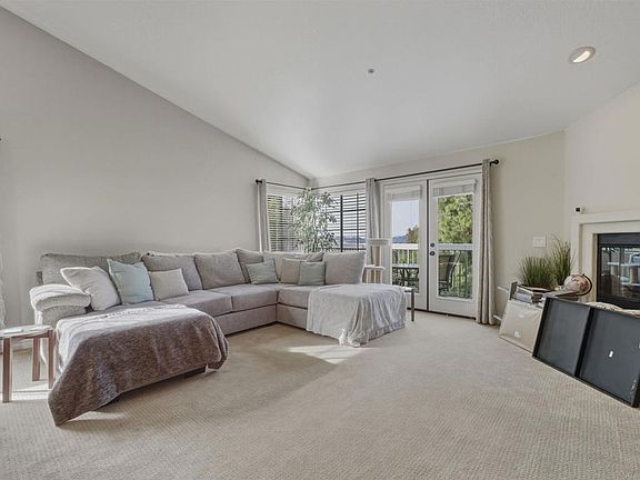 5th image of 16458 Avenida Venusto Unit E
