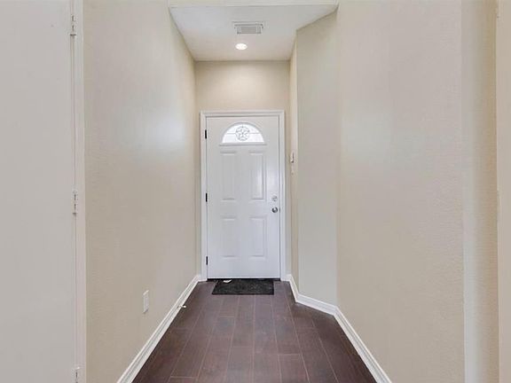2nd image of 7007 Grants Hollow Ln