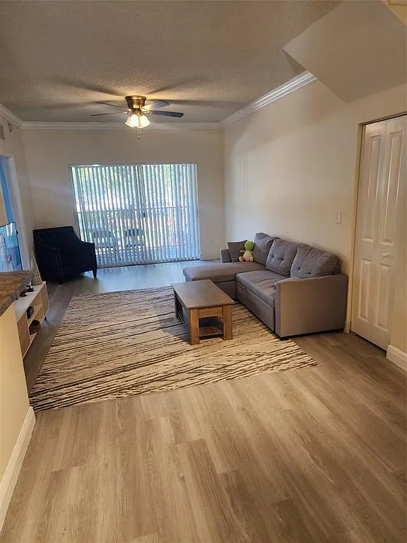 3 bed, 1315 sqft, $2,750 — Photo 2