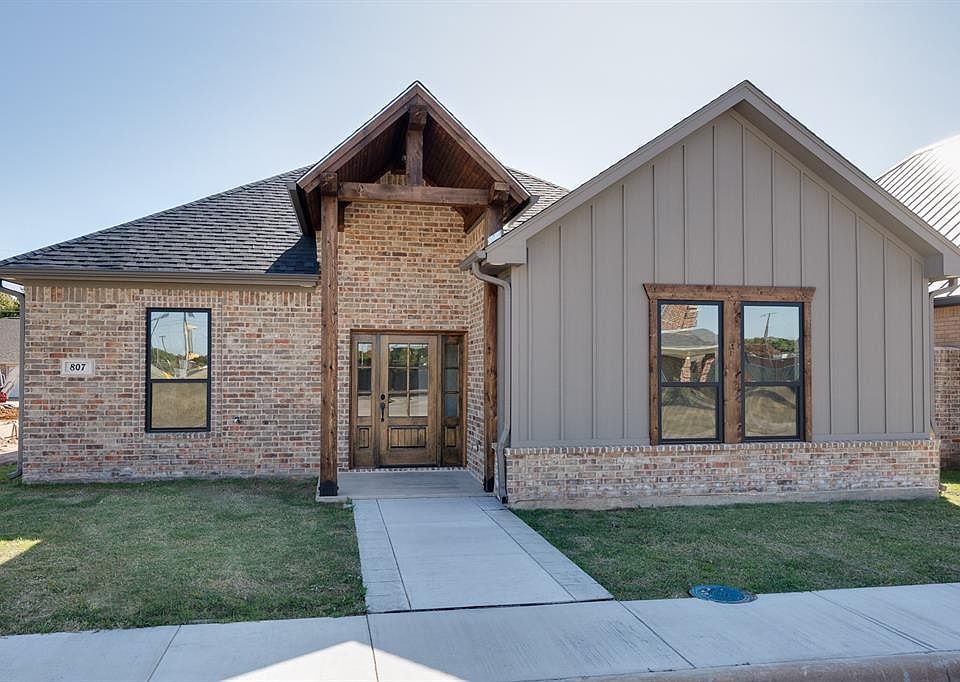 1st image of 807 Coulter Dr