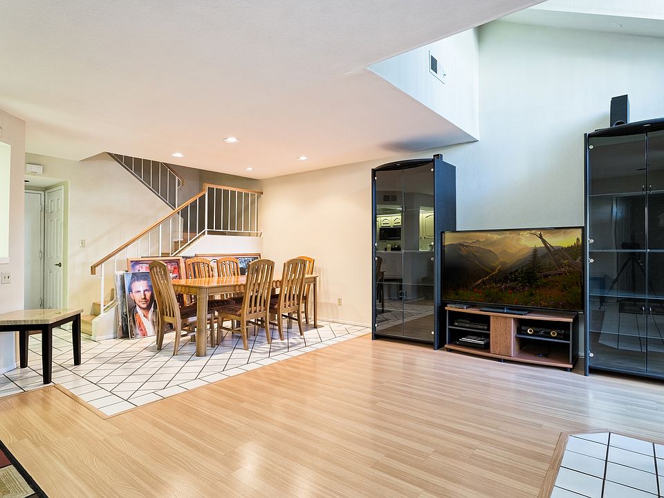 1st image of 228 Camino Cortina