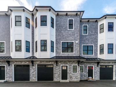 29 Cherry St #2, Waltham, MA, 02453