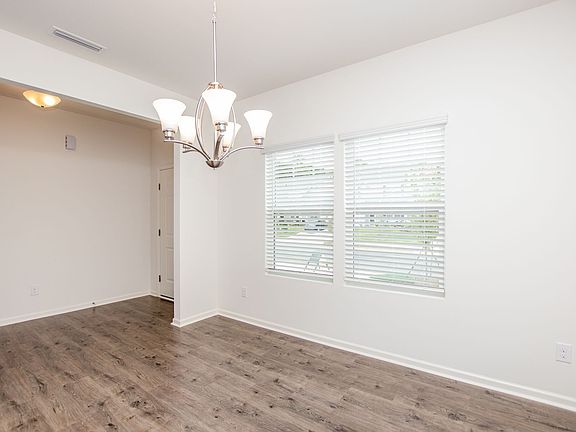 4th image of 122 Canada Dr